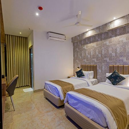 Grand Continent Hotel Gachibowli Near Us Consulate Exteriör bild