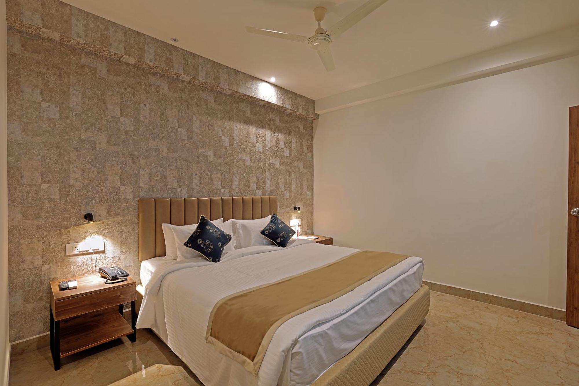 Grand Continent Hotel Gachibowli Near Us Consulate Exteriör bild