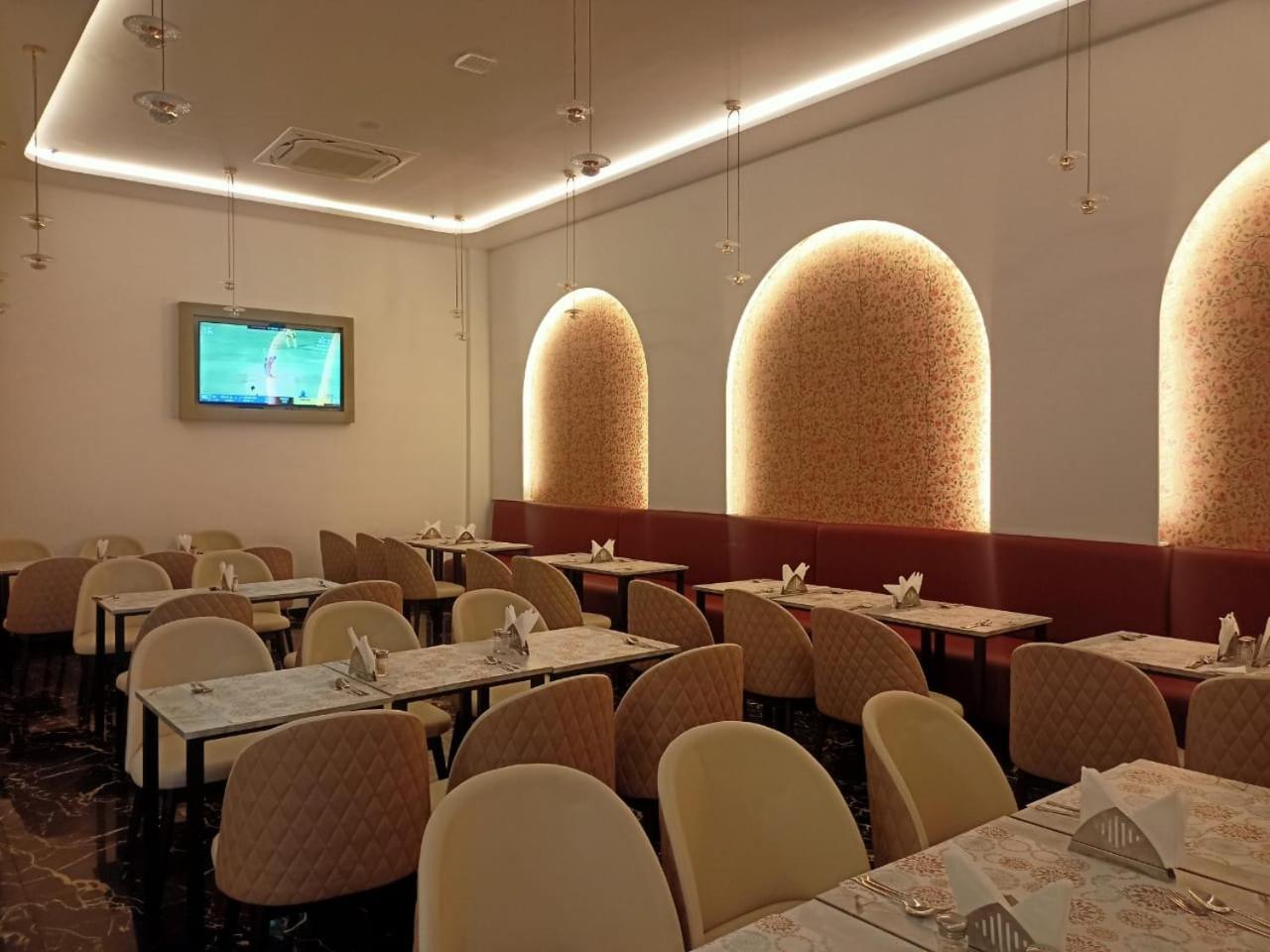 Grand Continent Hotel Gachibowli Near Us Consulate Exteriör bild