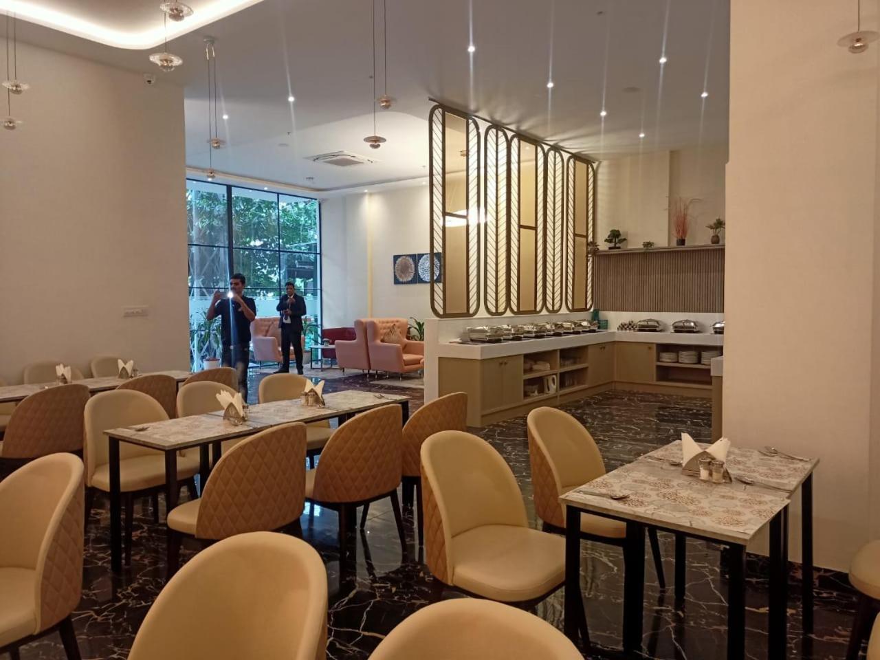 Grand Continent Hotel Gachibowli Near Us Consulate Exteriör bild