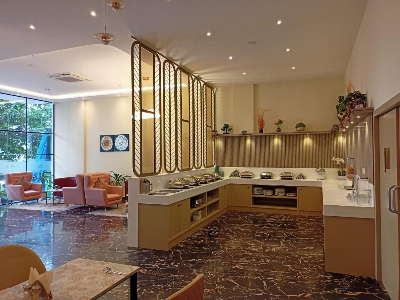 Grand Continent Hotel Gachibowli Near Us Consulate Exteriör bild